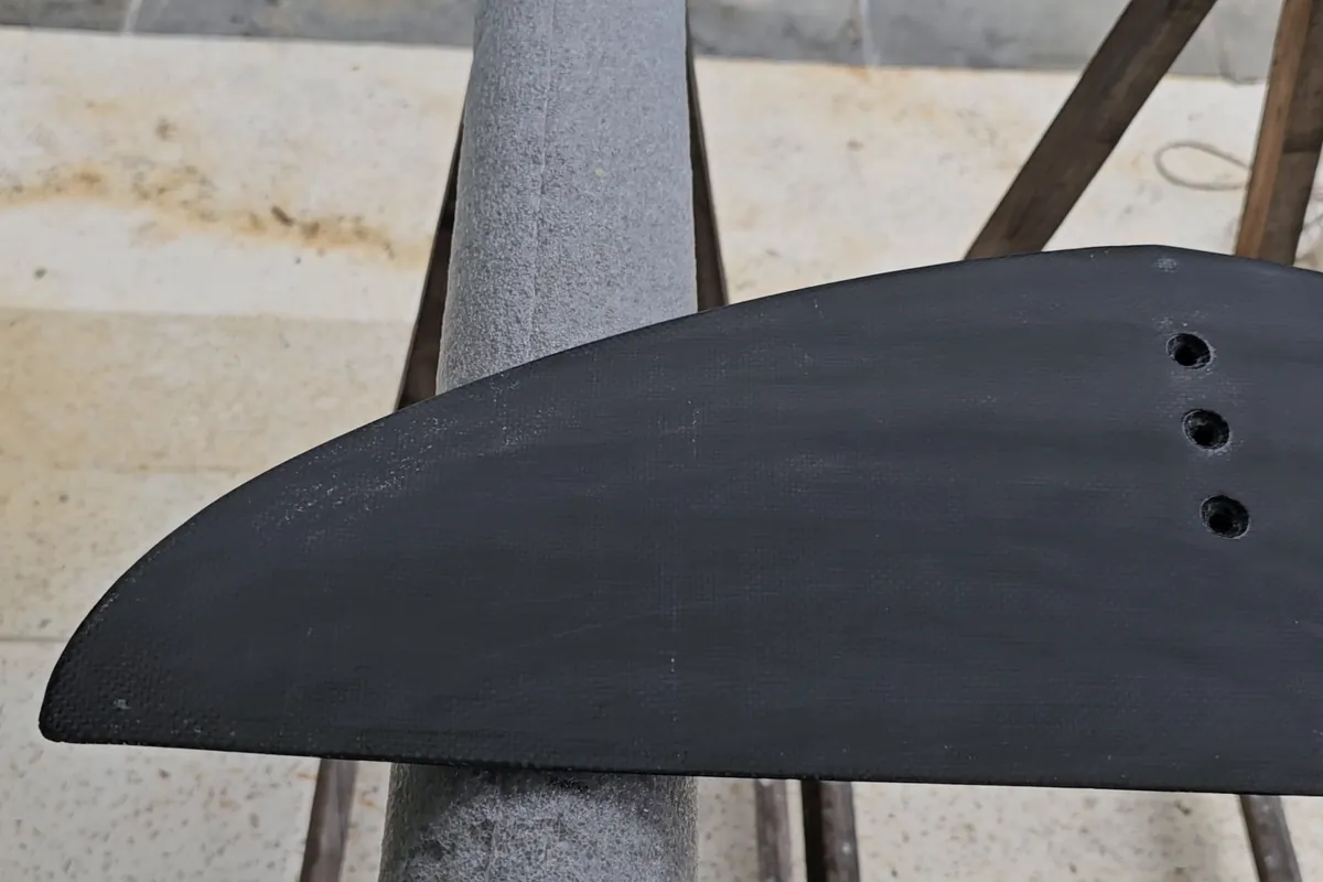 The same front wing with an even, smooth satin surface
